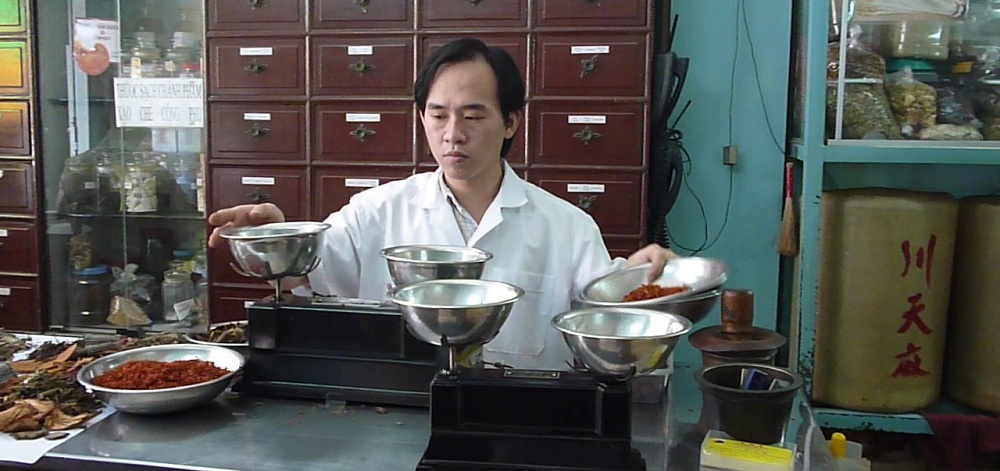 Bác sĩ tận tâm tận tình
